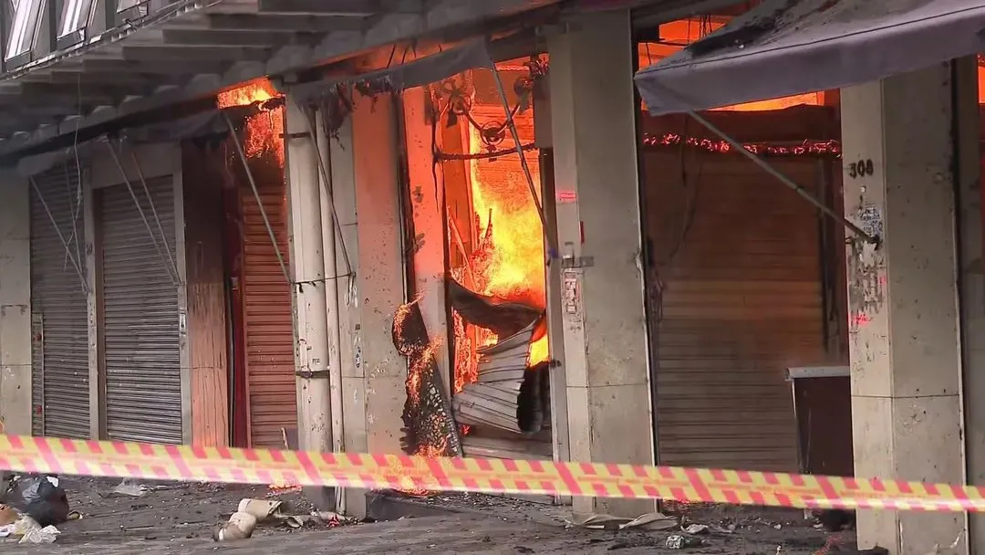 Mega incêndio no Shopping 25 de Março 